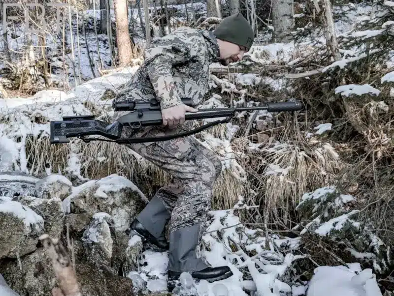 Mauser 25 UNIC SuperErgo FBT cu pat din carbon, model Camo pentru teren accidentat